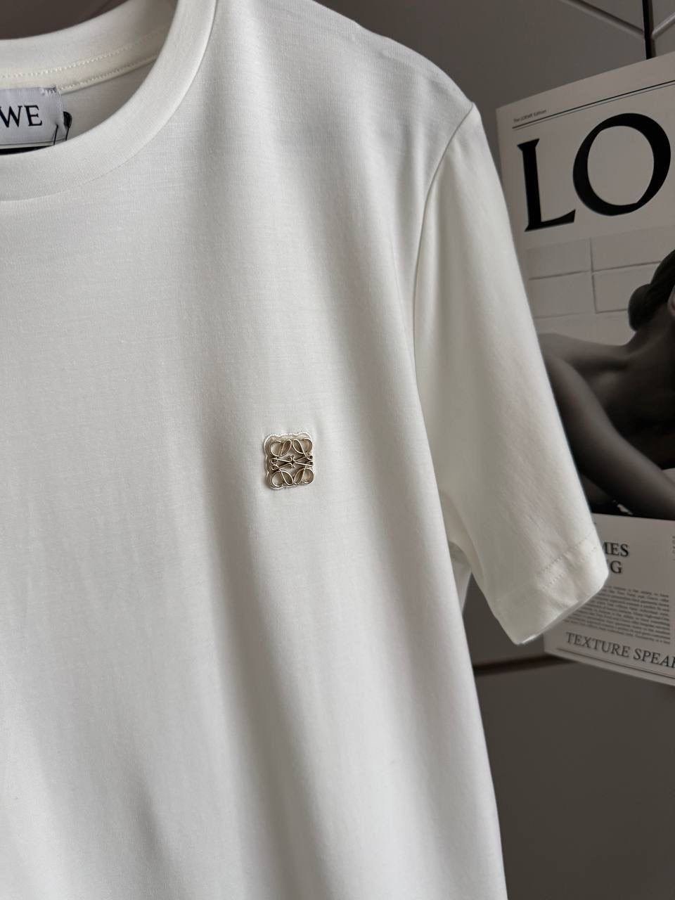 стильные костюмы,футболки женская,стильные модели,белая женская футболка,стильные футболки