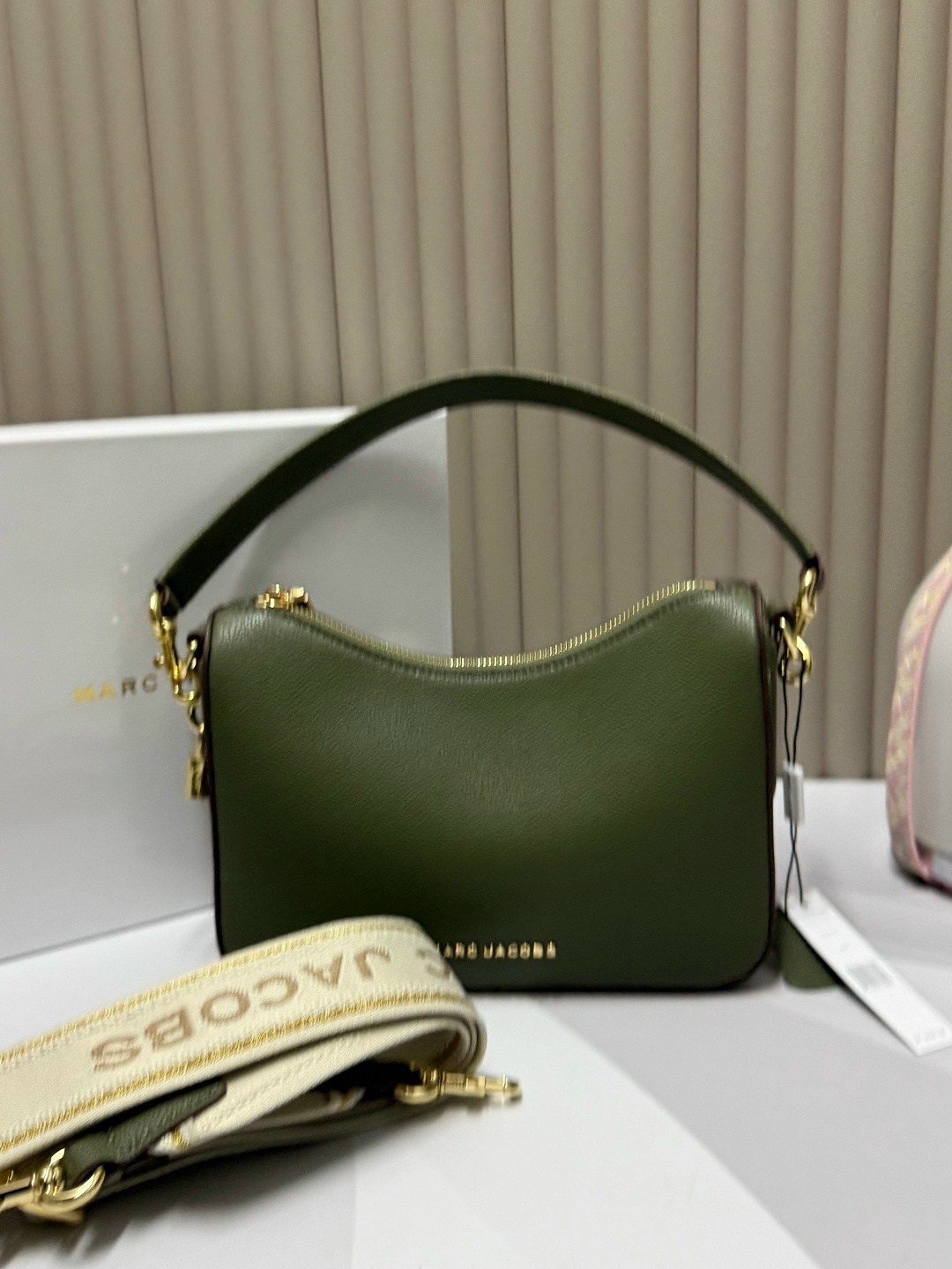 сумка-хобо через плечо marc jacobs,сумка marc jacobs,marc jacobs сумка женская,сумка marc jacobs натуральная кожа,сумка