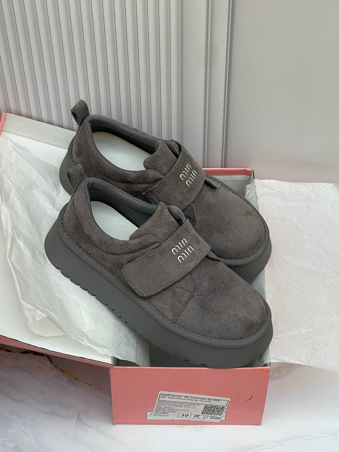 ,замшевые лоферы miu miu на высокий подошве и фирменной фурнитурой,женская ,лоферы замш,угги женские