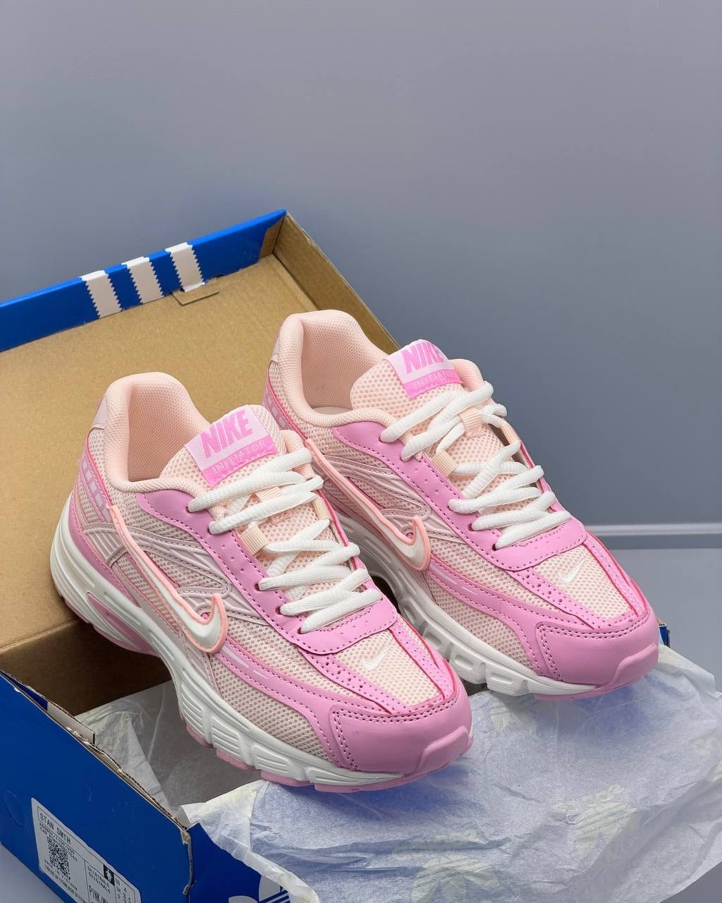 кроссовки для бега initiator женские с низким верхом розовые/белые/серебристые nike,кроссовки nike женские,кроссовки nike initiator pink,кроссовки nike initiator,кроссовки