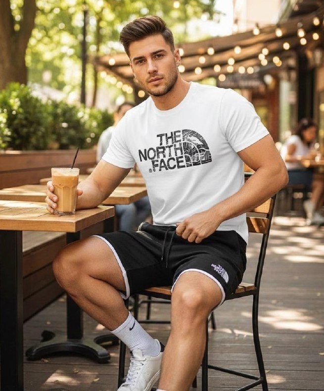 мужская мода,накачанный человек и у него на футболке написано даниил,футболки мужские,мода мужская,мужчина в футболке