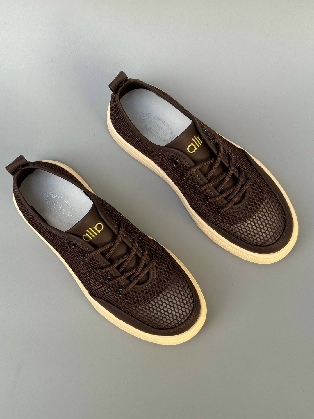 кеды кожаные мужские бежевые,кеды с коричневой подошвой,,кеды коричневые,кеды кожаные