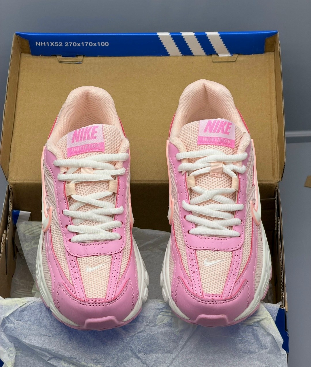 женские беговые кроссовки nike initiator ярко-розовый,кроссовки для бега initiator женские с низким верхом розовые/белые/серебристые nike,кроссовки nike женские,кроссовки nike initiator розовые,nike v