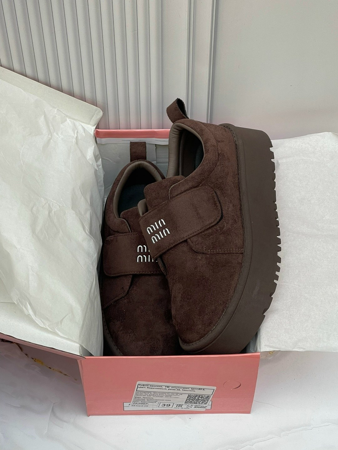 ,замшевые лоферы miu miu на высокий подошве и фирменной фурнитурой,женская ,лоферы замш,угги женские