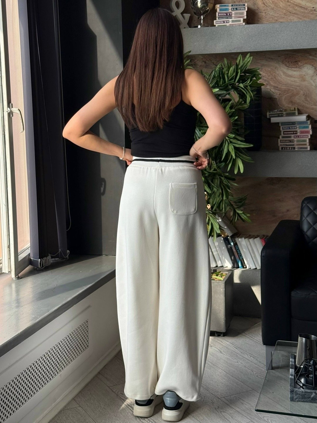 широкие брюки,брюки с широкими штанинами,спортивные брюки палаццо,модные брюки,брюки палаццо