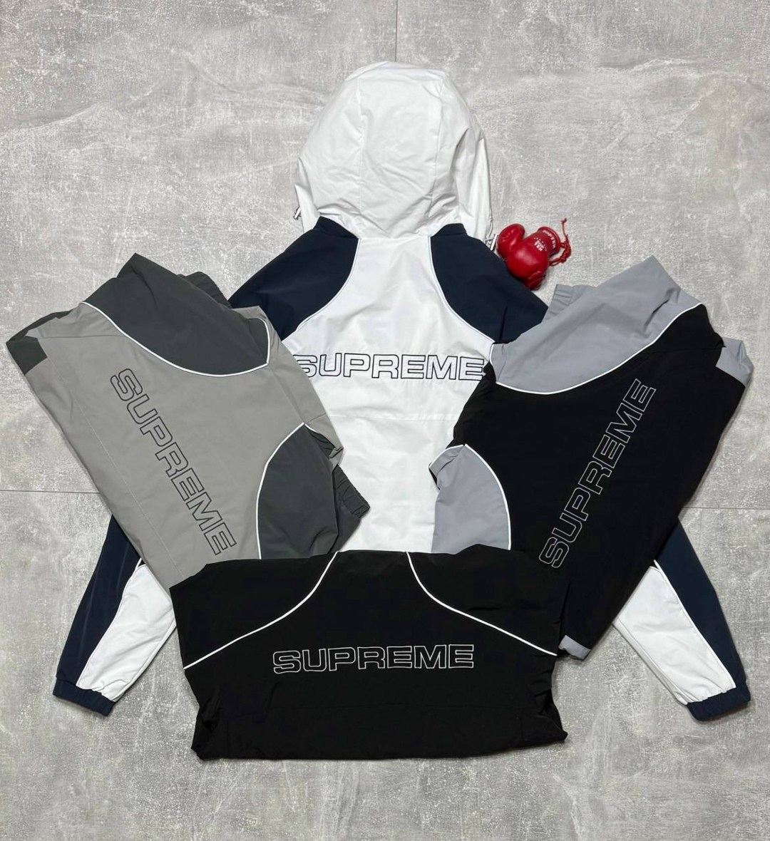 белая ветровка томми хилфигер,белая куртка томми хилфигер,легкая куртка,белая куртка,ветровка