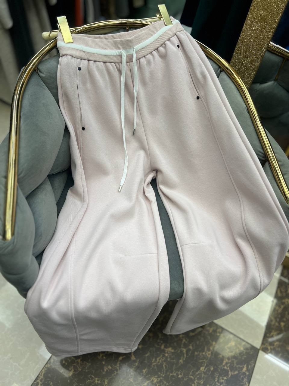 широкие брюки,брюки с широкими штанинами,спортивные брюки палаццо,модные брюки,брюки палаццо