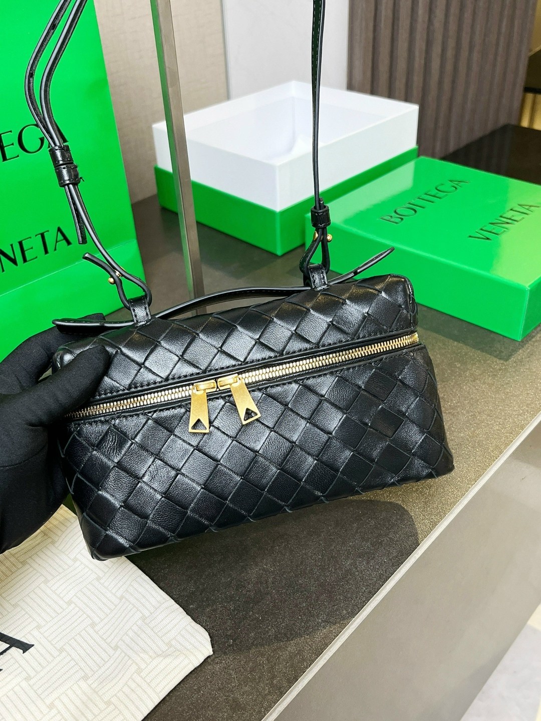 женская сумка bottega veneta,bottega veneta сумка,сумка-чехол bang vanity case серо коричневого цвета bottega veneta,сумка bottega,bottega veneta сумка мужская