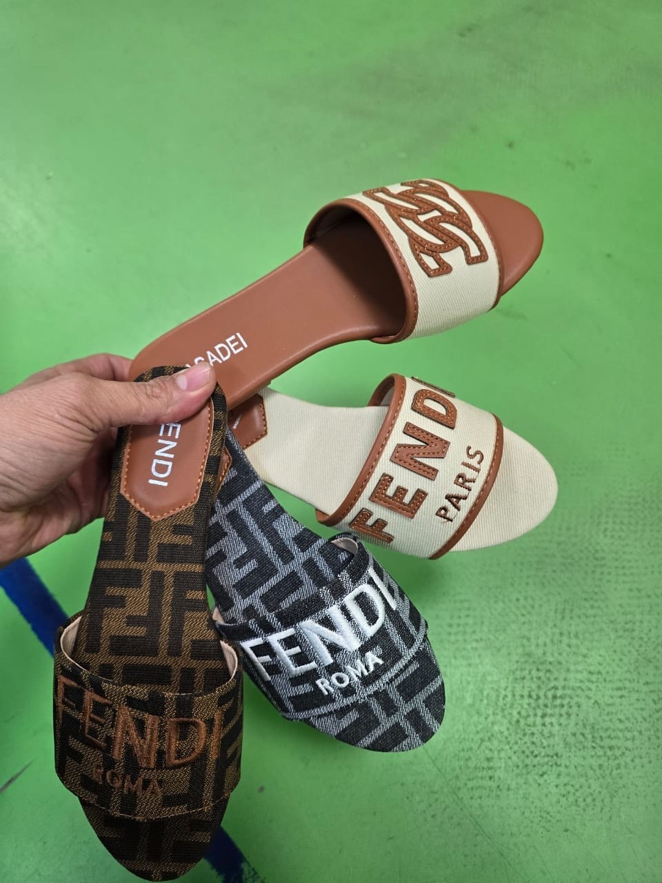 шлепанцы женские,,босоножки модные,модные тапочки,женские шлепки