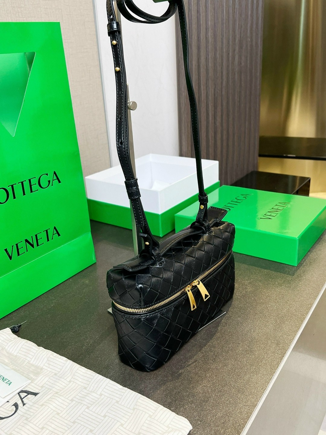 женская сумка bottega veneta,bottega veneta сумка,сумка-чехол bang vanity case серо коричневого цвета bottega veneta,сумка bottega,bottega veneta сумка мужская