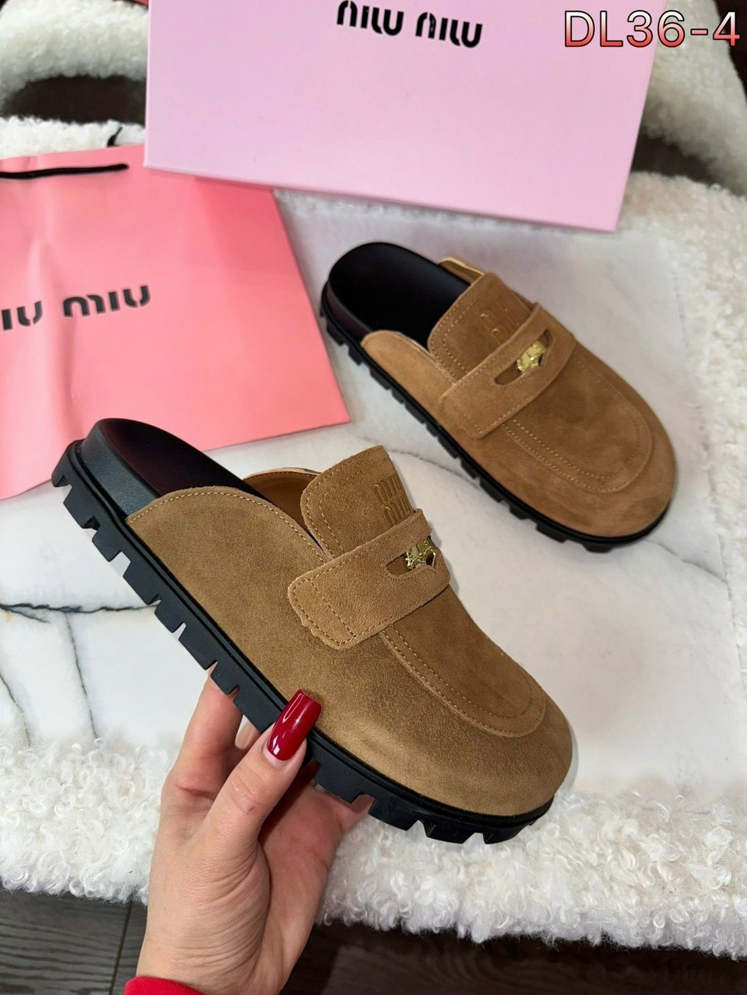 ,замшевые мюли,замшевые лоферы miu miu на высокий подошве и фирменной фурнитурой,сабо женские,мюли женские
