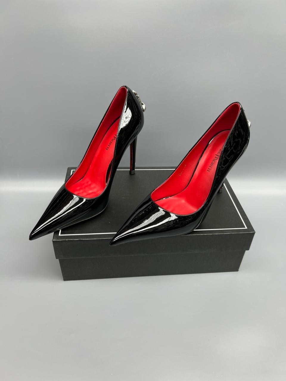 ,туфли с металлическим каблуком,туфли на высоких каблуках,туфли от кристиана лабутена,женские туфли лодочки