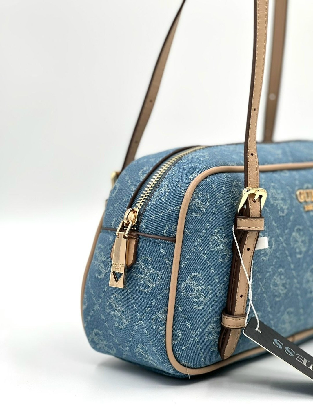 женская сумка guess,сумка guess,сумка джинсовая guess цвет голубой,сумка джинсовая guess cerelia mini shoulder satchel,джинсовая сумка guess