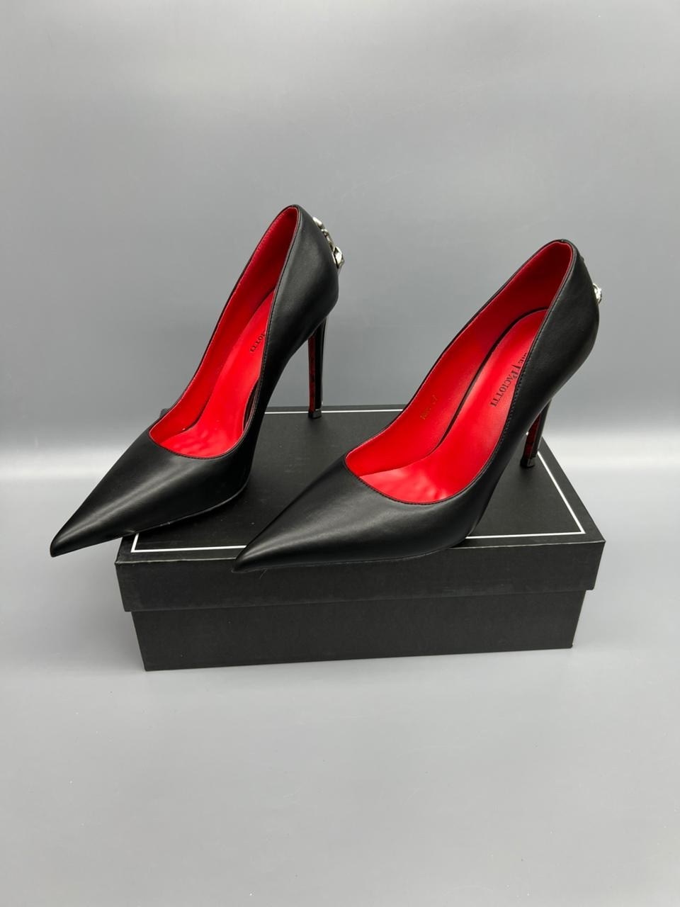 ,туфли лодочки женские,туфли с красной подошвой,туфли christian louboutin,лакированные туфли