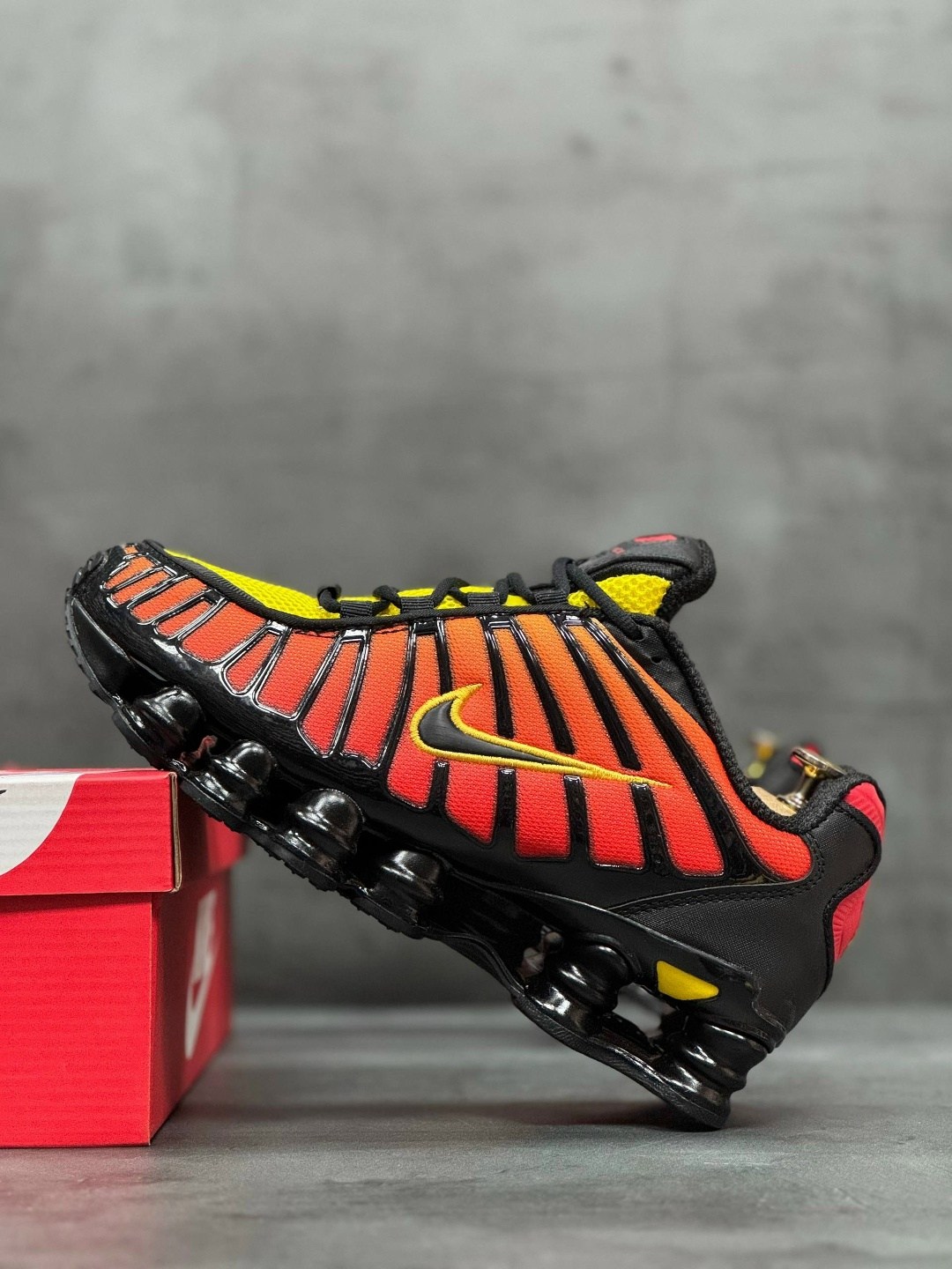 nike shox tl sunrise,кроссовки shox tl nike оранжевый,кроссовки shox tl оранжево-черного цвета nike,nike shox tl,кроссовки nike shox tl