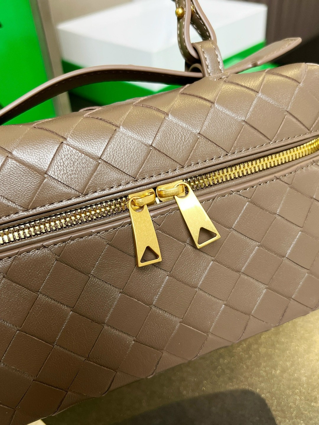 женская сумка bottega veneta,bottega veneta сумка,сумка-чехол bang vanity case серо коричневого цвета bottega veneta,сумка bottega,bottega veneta сумка мужская