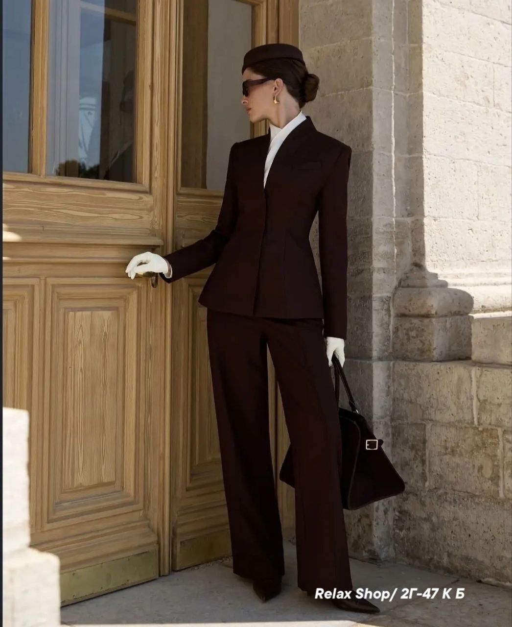 приталенный жакет,стильные наряды,брючный костюм,жакет с воротником стойкой,костюм классический