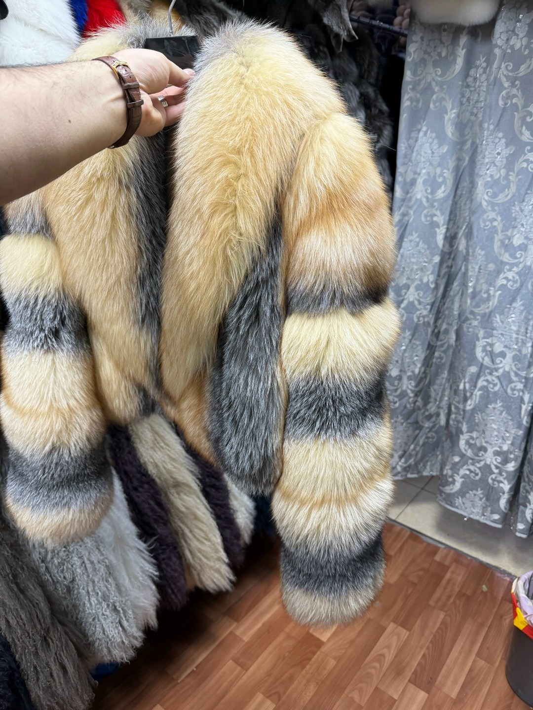 канадская лиса шуба,шуба из лисы,шуба из финской лисы,женская шуба из натурального лисьего меха,шуба из меха лисы