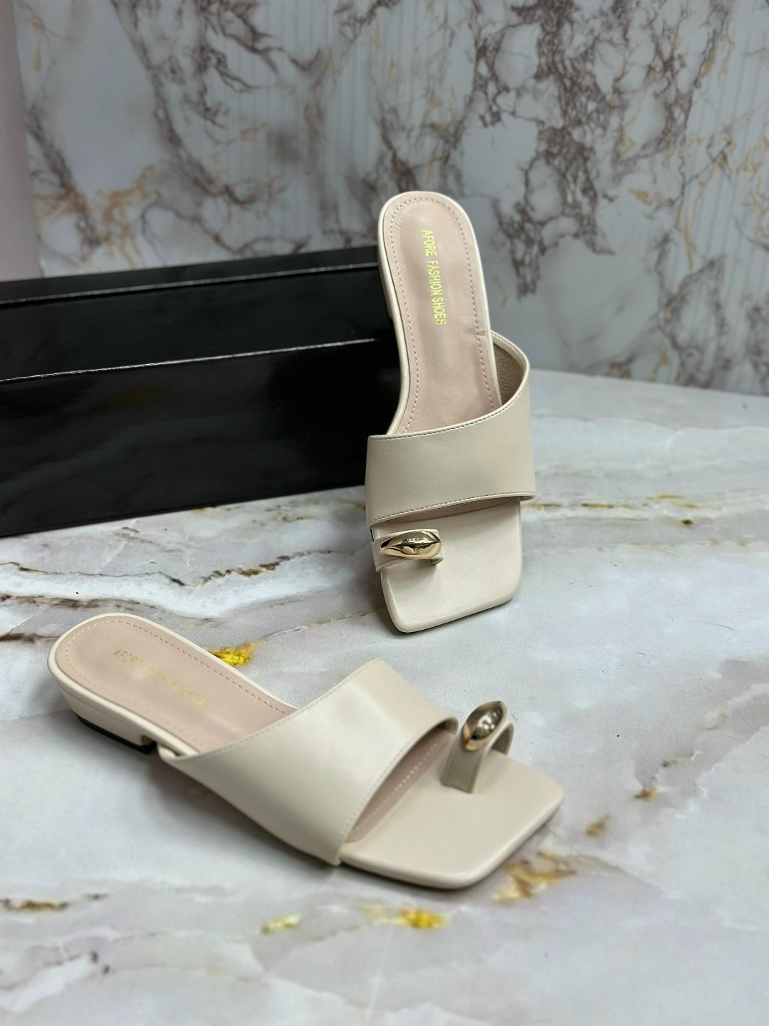 ,женские шлепанцы,босоножки шлепанцы,модные тапочки,шлепки женские