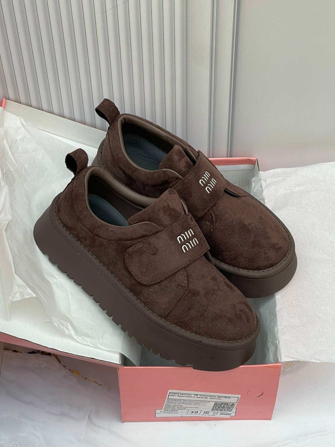 ,замшевые лоферы miu miu на высокий подошве и фирменной фурнитурой,женская ,лоферы замш,угги женские