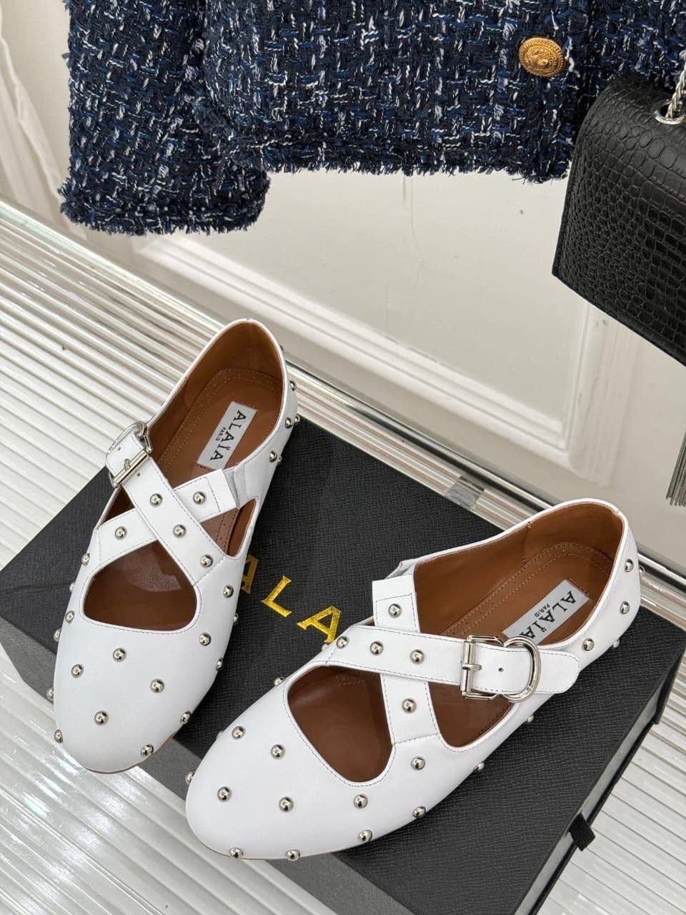 женские шлепанцы,женские шлепанцы prada,босоножки стильные,balmain твидовый жакет синий,женские сандалии