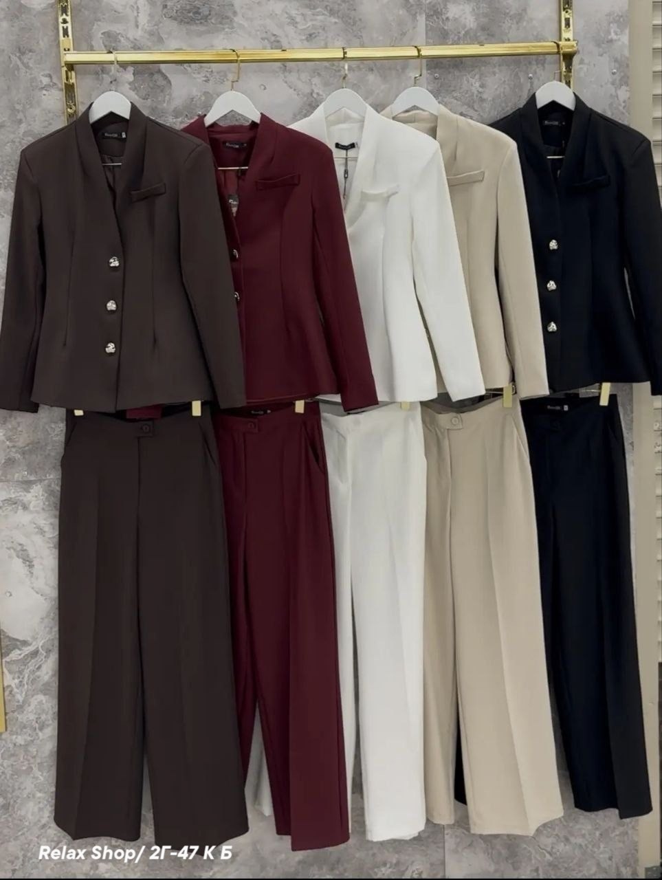 приталенный жакет,стильные наряды,брючный костюм,жакет с воротником стойкой,костюм классический