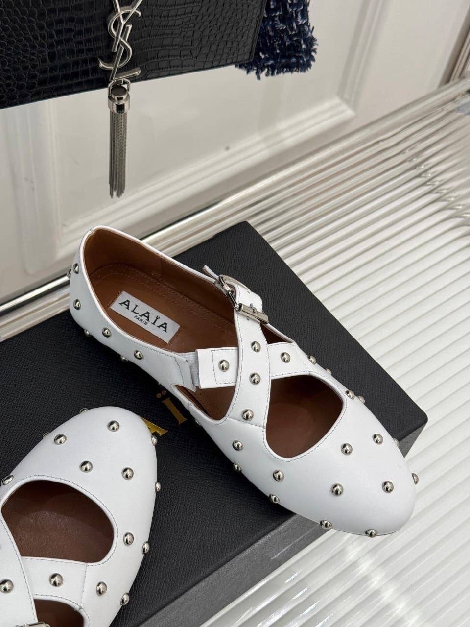 женские шлепанцы,женские шлепанцы prada,босоножки стильные,balmain твидовый жакет синий,женские сандалии