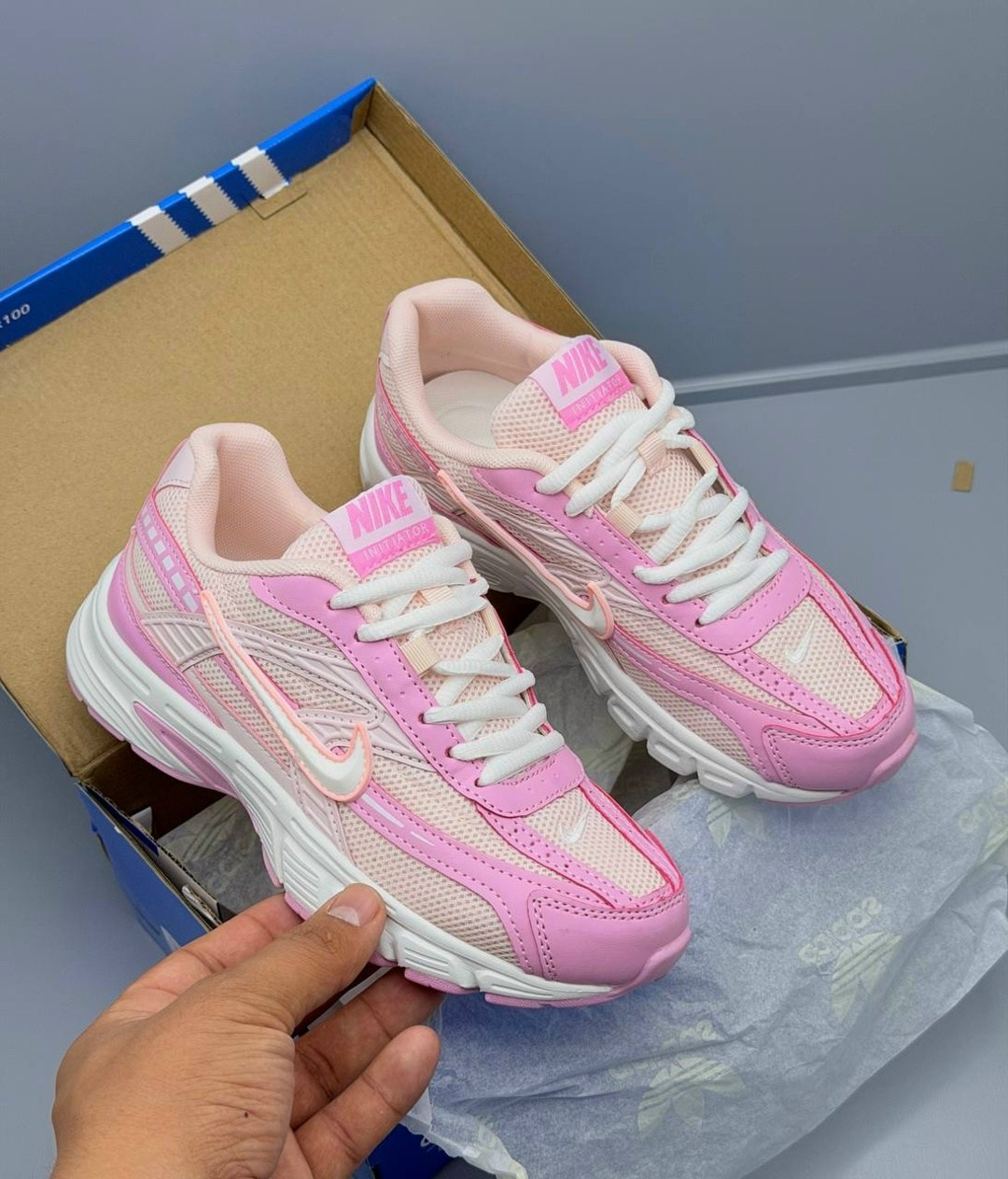 кроссовки для бега initiator женские с низким верхом розовые/белые/серебристые nike,кроссовки nike женские,кроссовки nike initiator pink,кроссовки nike initiator,кроссовки