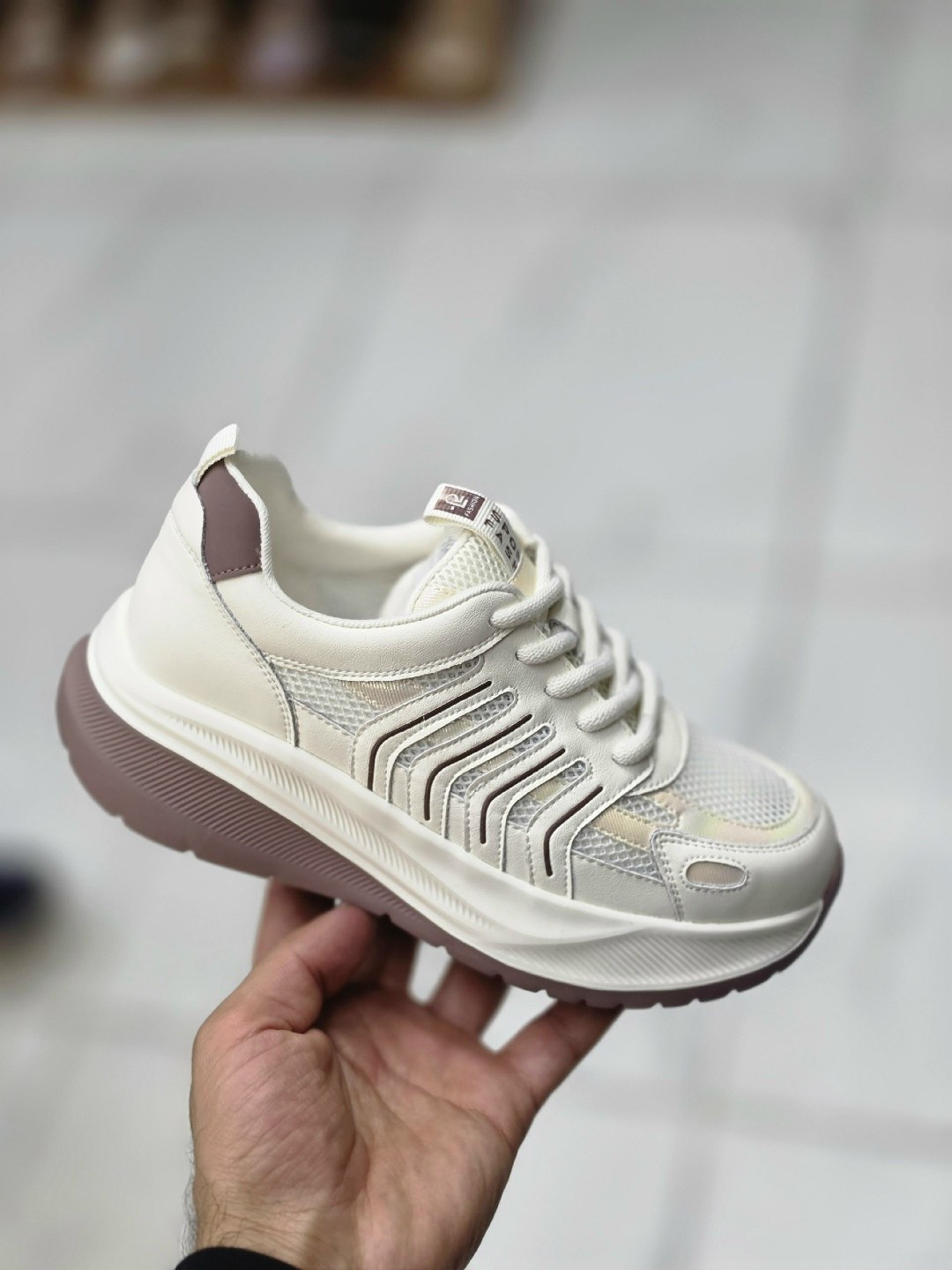 ,женские кроссовки,повседневные кроссовки,спортивная ,кроссовки модные