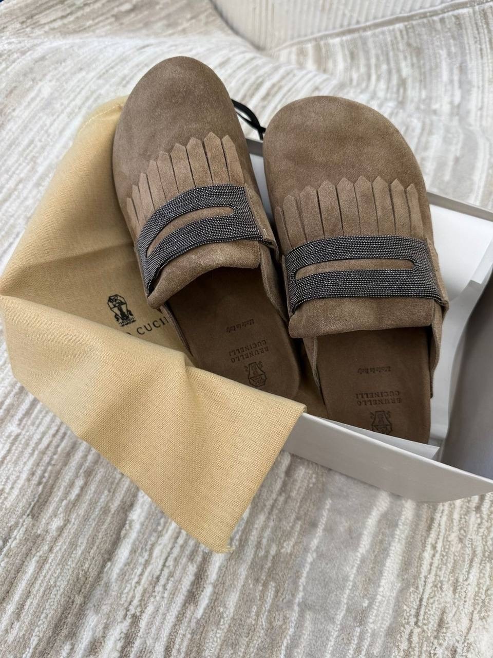 ,мюли brunello cucinelli,сабо brunello cucinelli,шлепанцы brunello cucinelli,замшевые шлепанцы brunello cucinelli