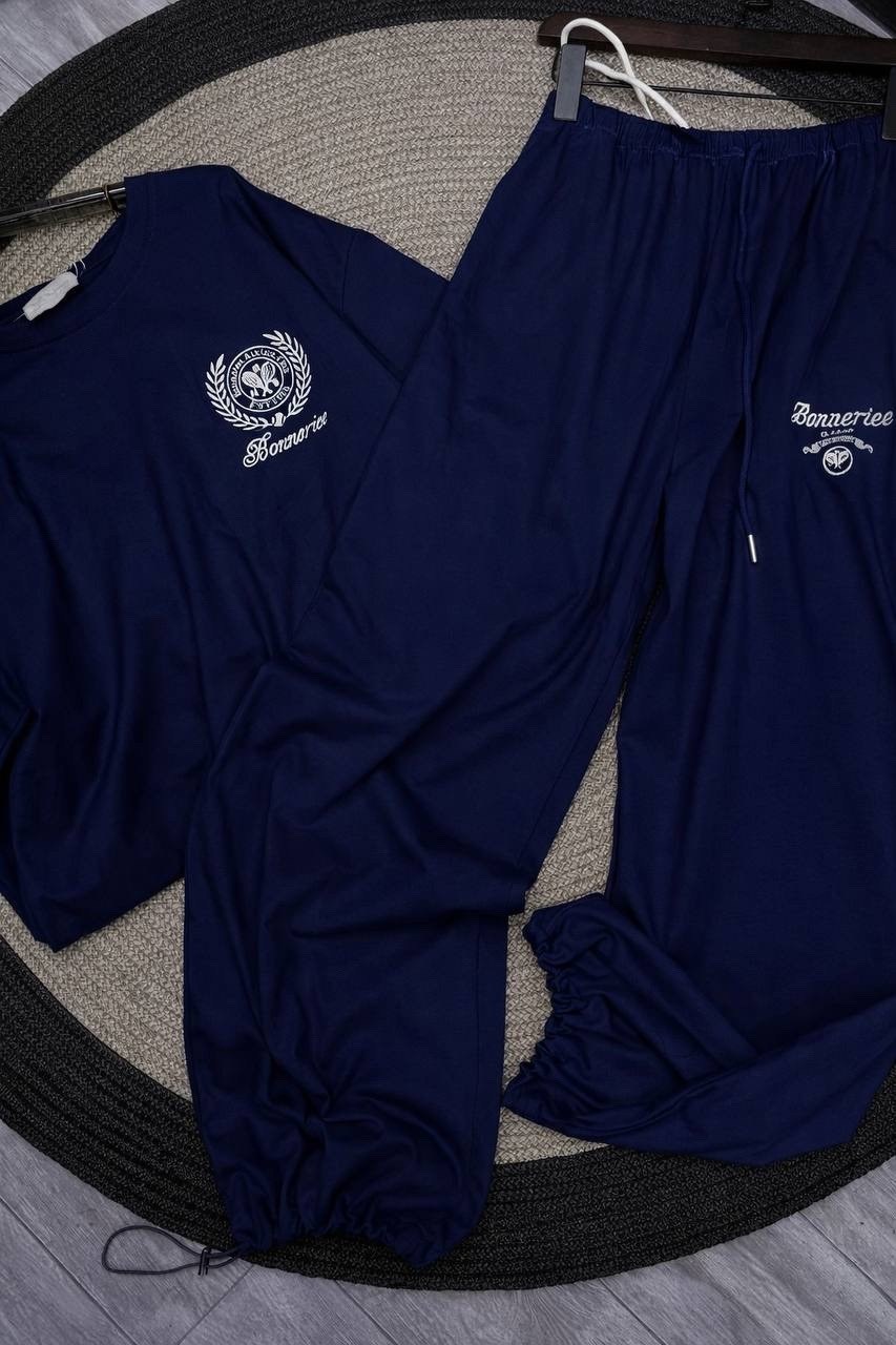 красный костюм,костюм спортивный,стильные костюмы,костюм женский велюровый,спорт костюм