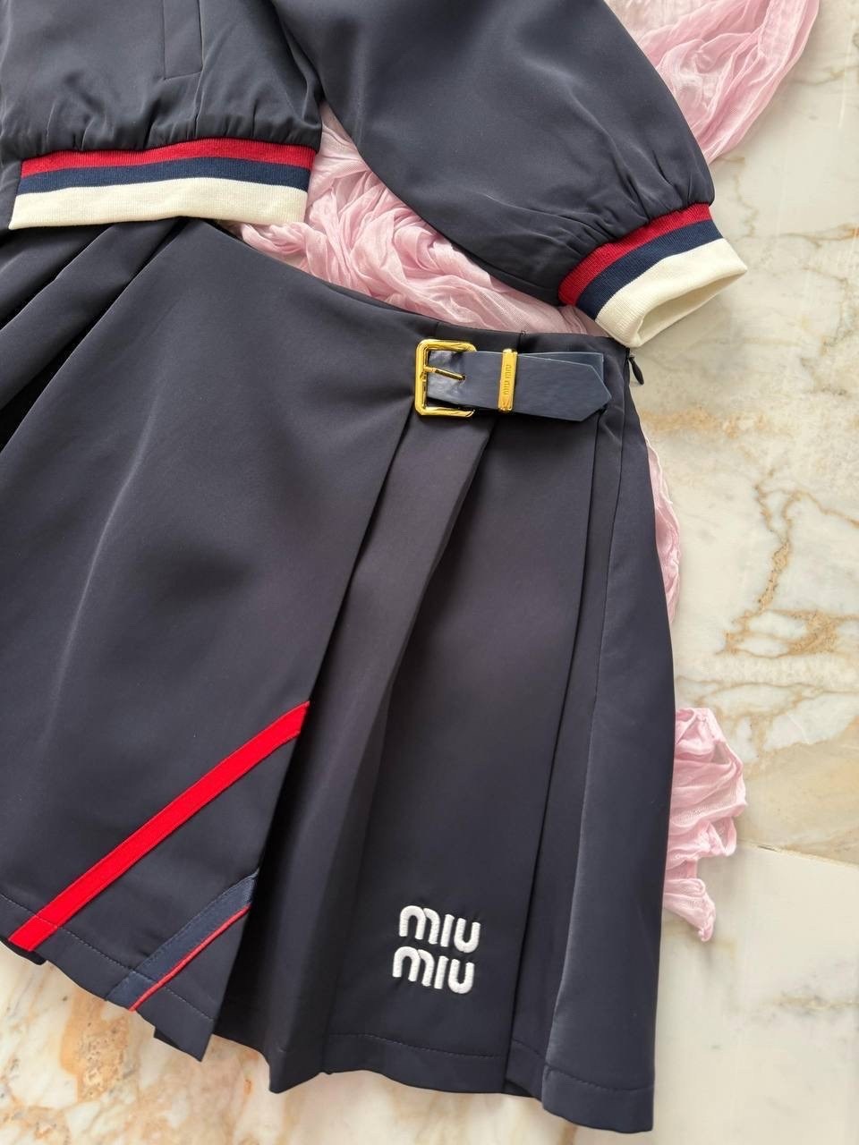 костюм miu miu женский,костюм miu miu,стильные костюмы,костюм с юбкой,женский костюм с юбкой