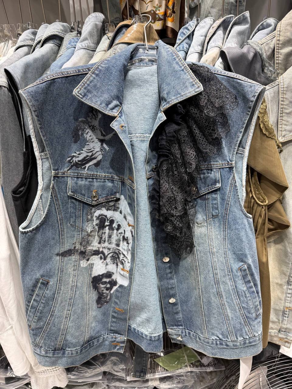 джинсовые куртки женские,джинсовая куртка,женская джинсовая куртка с большими карманами,модные джинсовые куртки,джинсовая куртка с вышивкой