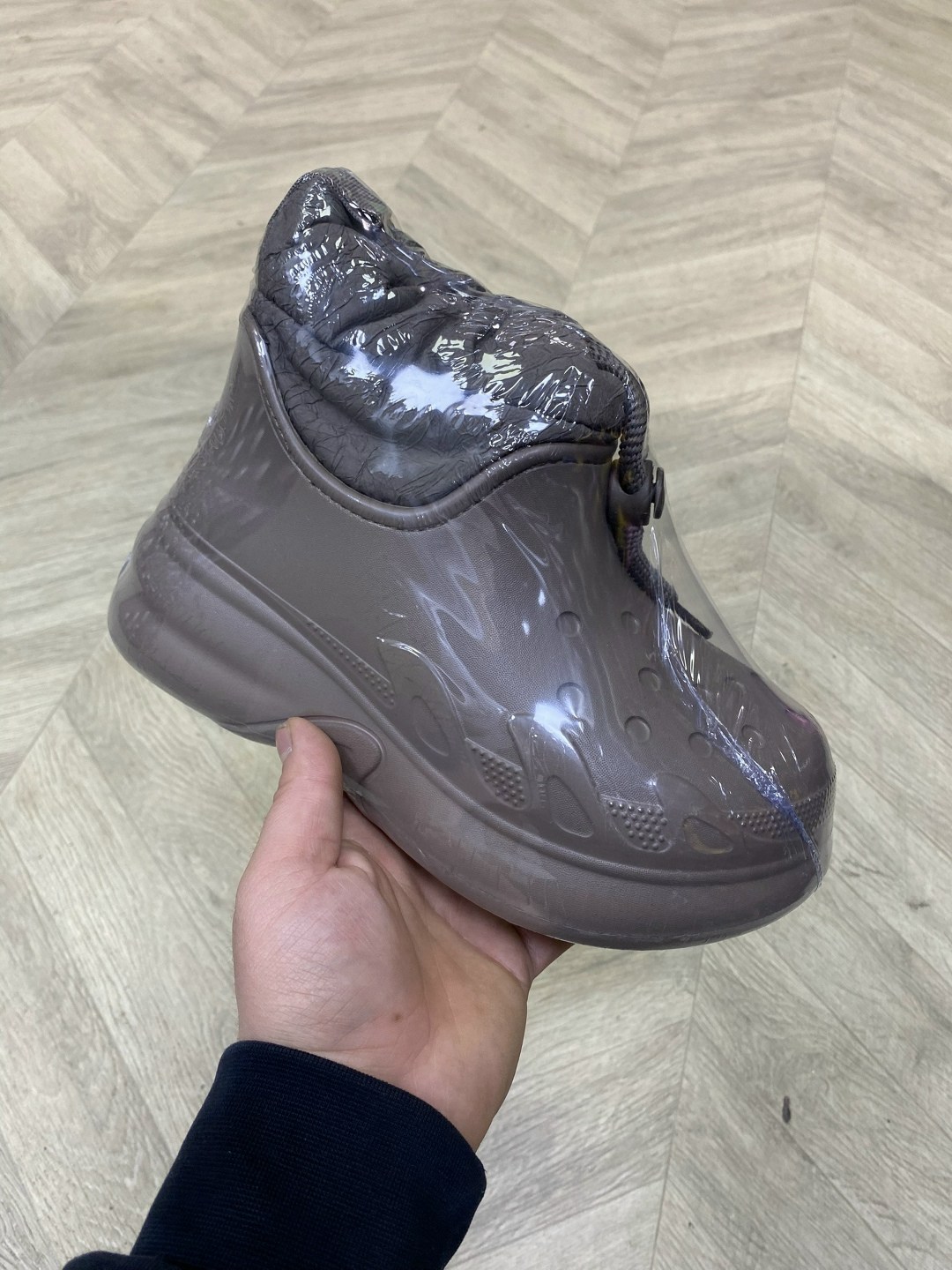 ,crocs classic neo puff shorty boot,галоши женские, для огорода, для дачи