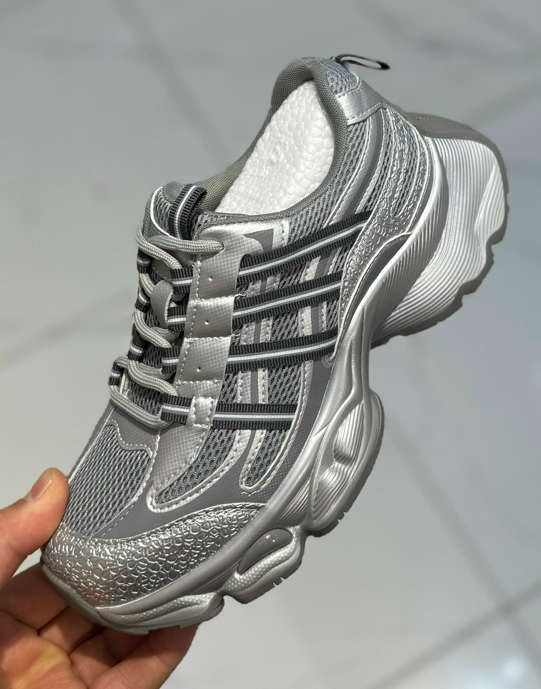 кроссовки,массивные кроссовки,детские кроссовки,кроссовки закрытые,кроссовки женскиe