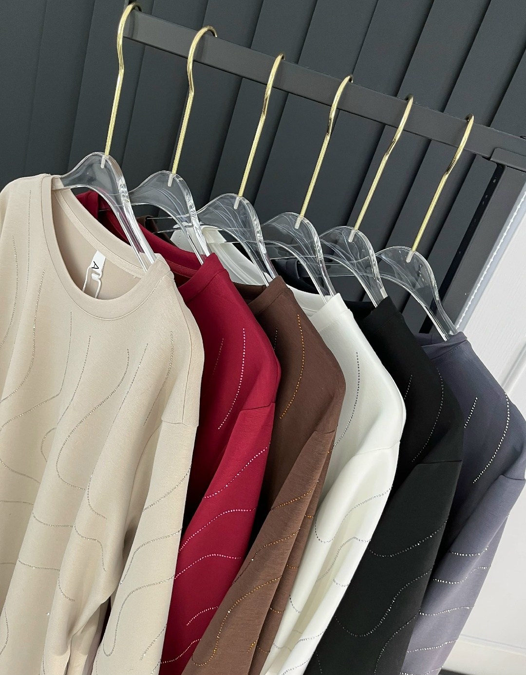 женская футболка,футболочка в стиле оверсайз,женская кофта,футболка женская оверсайз со стразами,футболка оверсайз со стразами