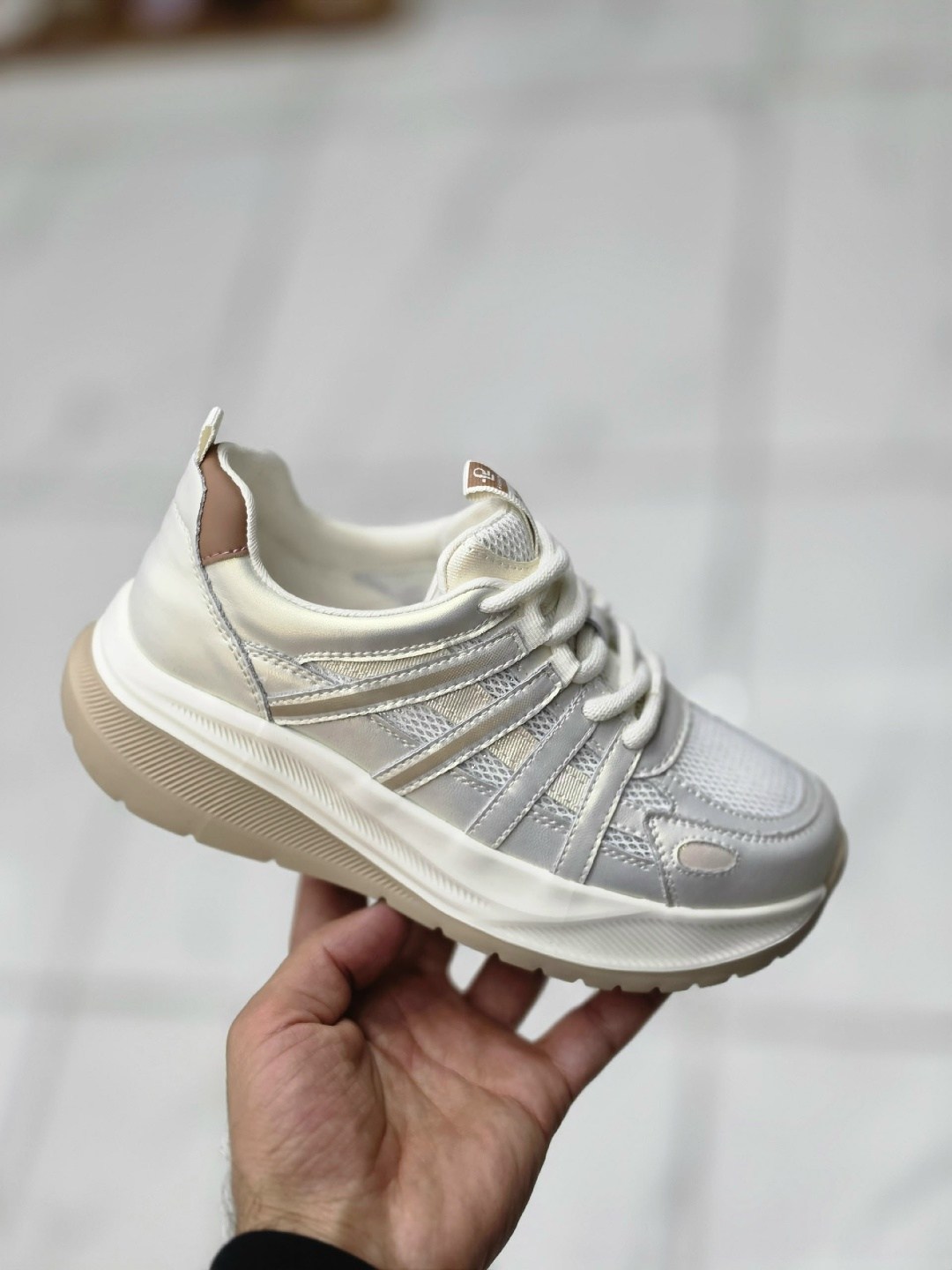 ,женские кроссовки,повседневные кроссовки,спортивная ,кроссовки модные