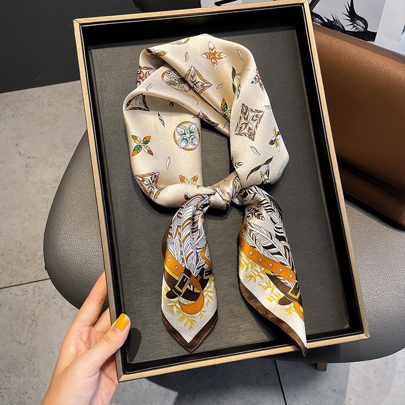 шелковый шарф,шелковые платки,платки шанель,шарфы и платки,платки шейный