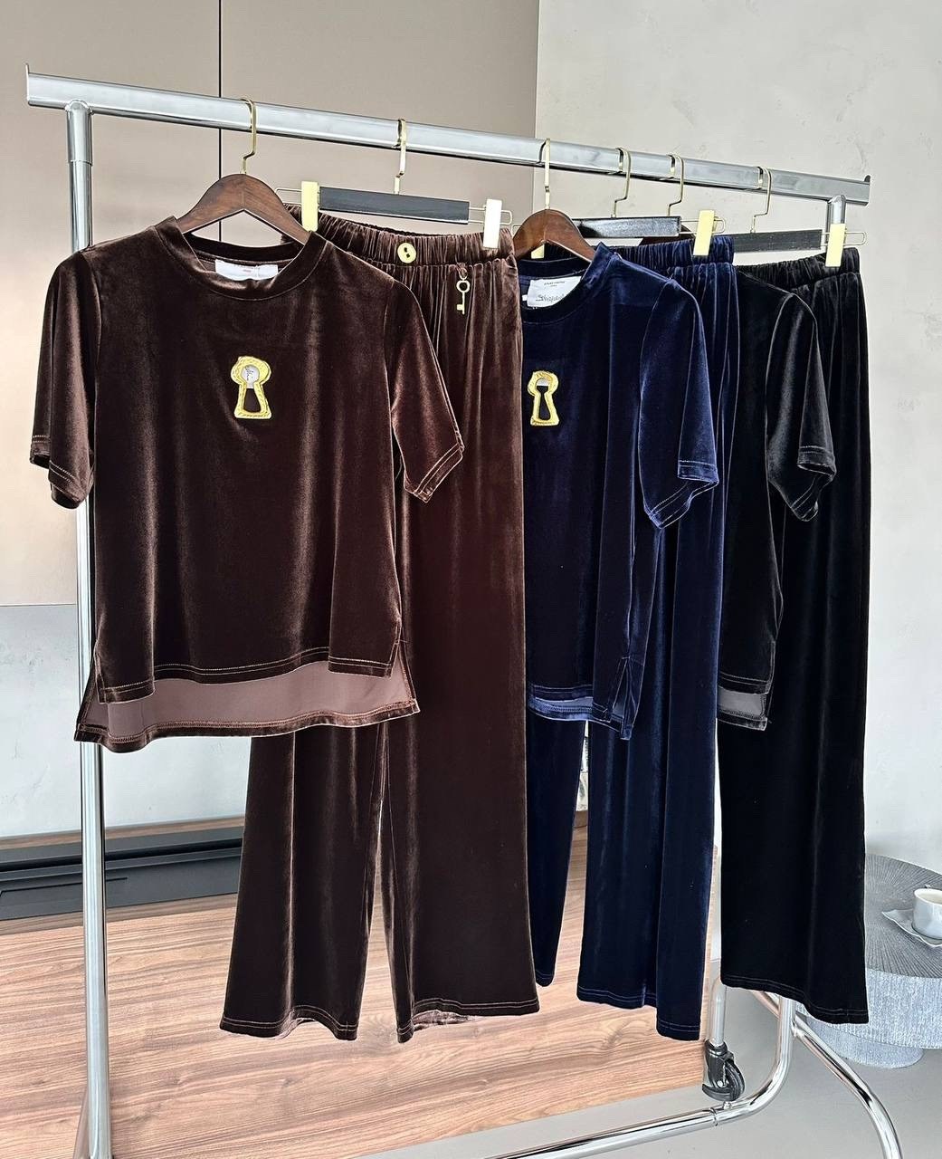 брюки мокко looklikecat 06676420,костюм женский,велюровый костюм,женский велюровый костюм,костюм с брюками