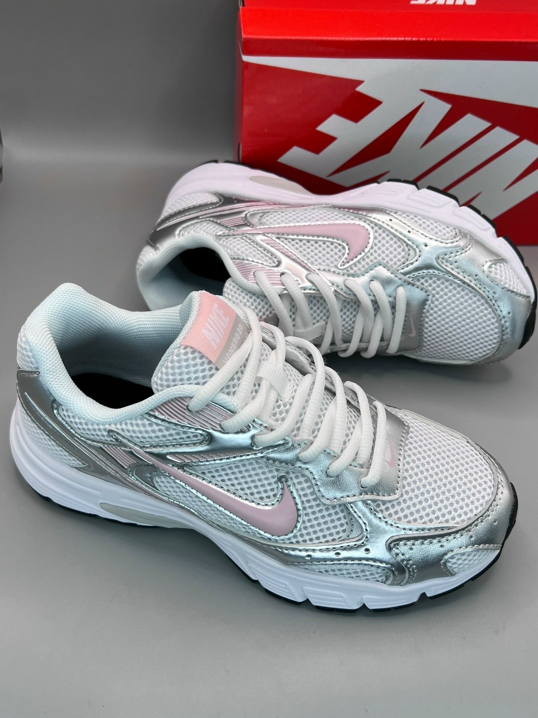 кроссовки nike initiator,женские кроссовки nike initiator серебристого цвета,nike initiator metallic silver white men / women running casual shoes,nike initiator,nike initiator silver