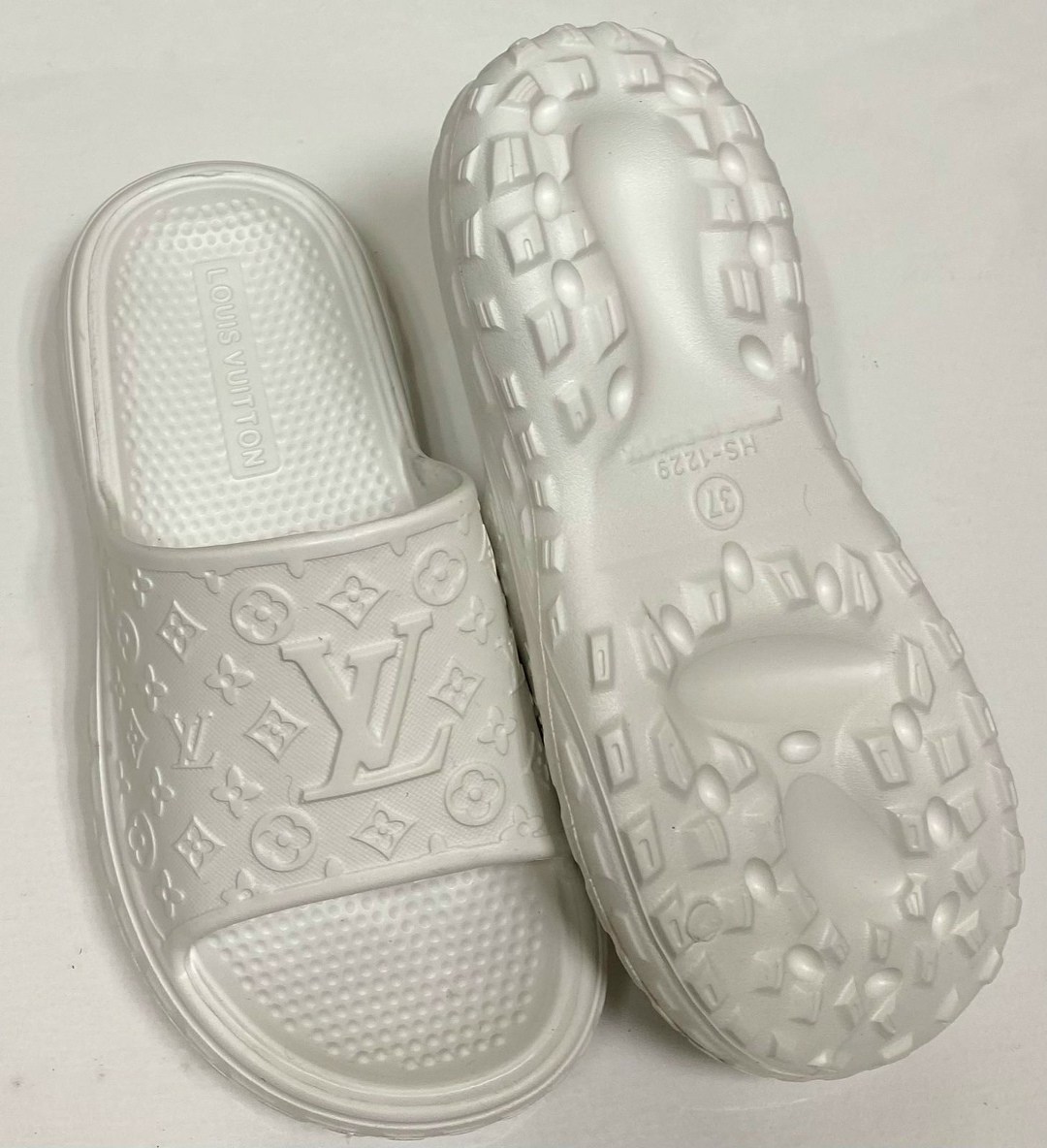 шлепанцы луи виттон белые,луи виттон шлепки женские,шлепанцы луи виттон,шлепанцы louis vuitton,женские белые шлепки louis vuitton