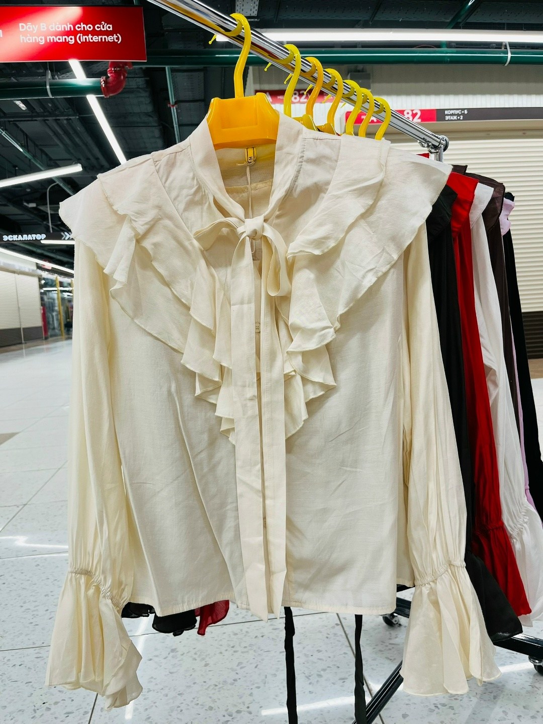 блузка с оборками,блузка женская,блузка красная с рюшами,блуза,блузка