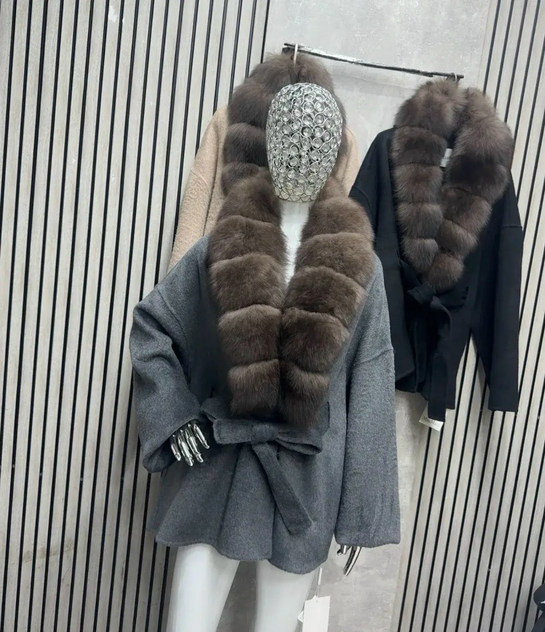 пальто с мехом финского песца,пальто с мехом,кашемировое пальто с мехом песца,темно-серое пальто с мехом финского песца,пальто кашемировое с мехом песца elia