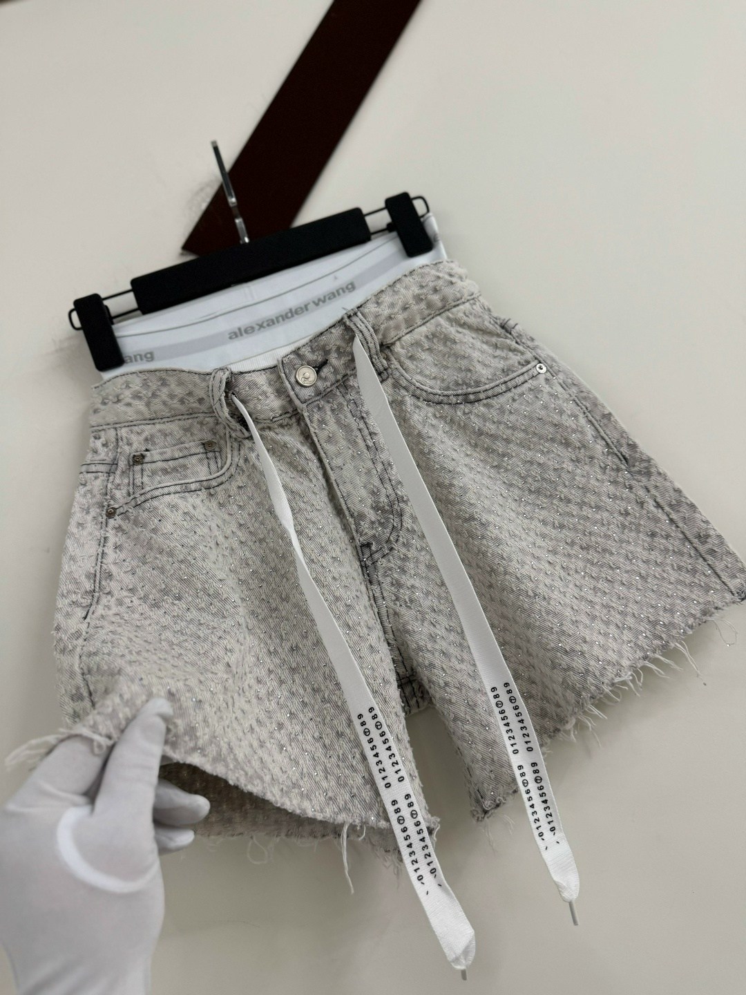 джинсовые шорты,женские шорты,женские джинсовые шорты,шорты джинс,джинсовые шорты со стразами