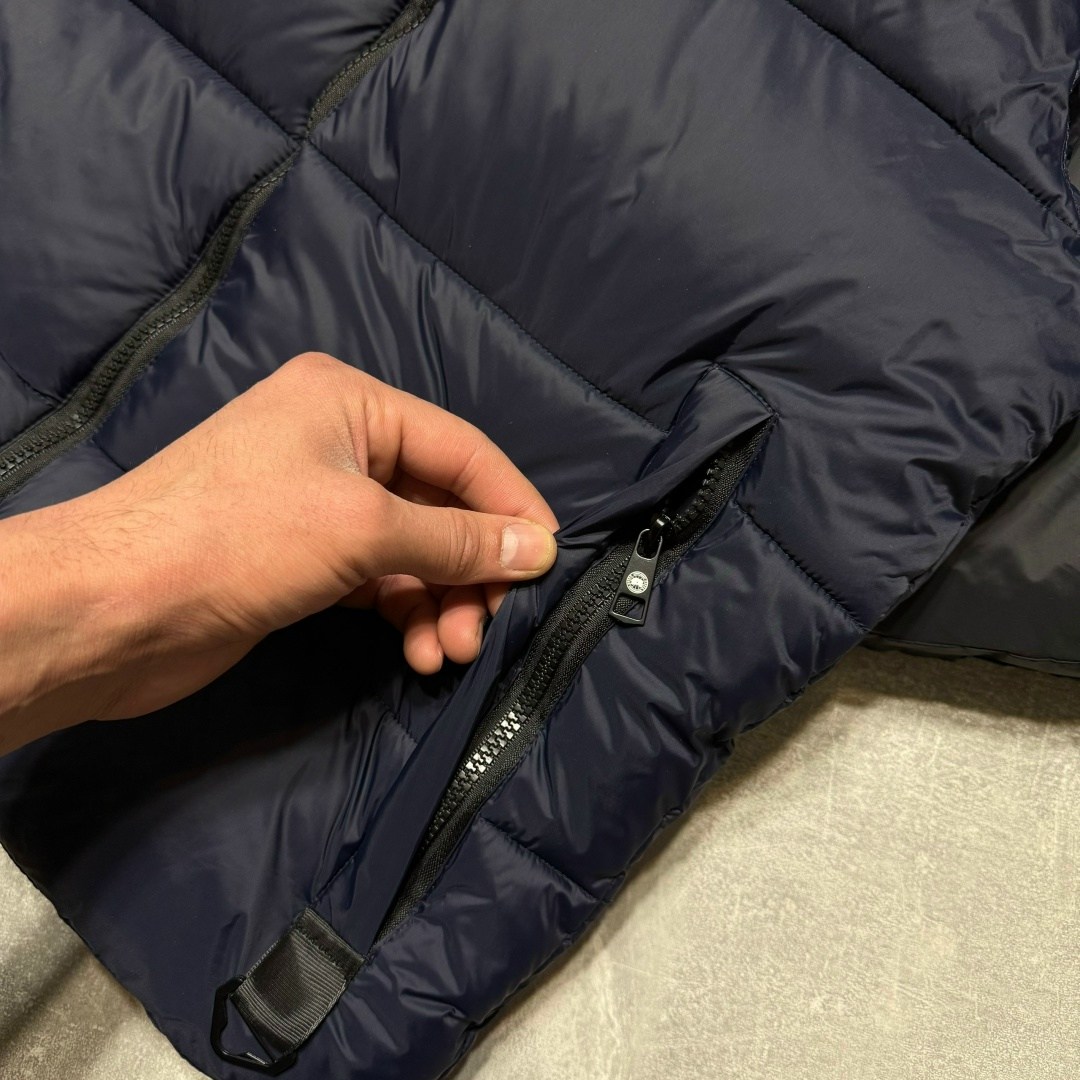 жилет canada goose,жилет canada goose мужской синий,жилет canada goose мужской,пуховой жилет,canada goose мужской тёмно-синий жилет garson vest