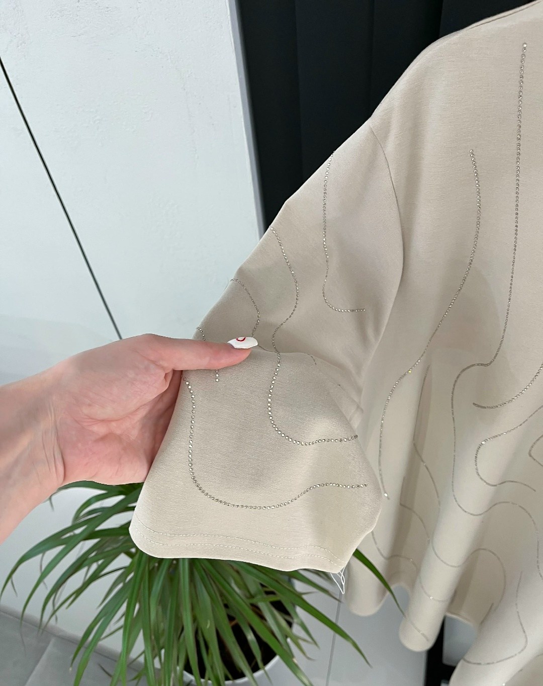 женская футболка,футболочка в стиле оверсайз,женская кофта,футболка женская оверсайз со стразами,футболка оверсайз со стразами