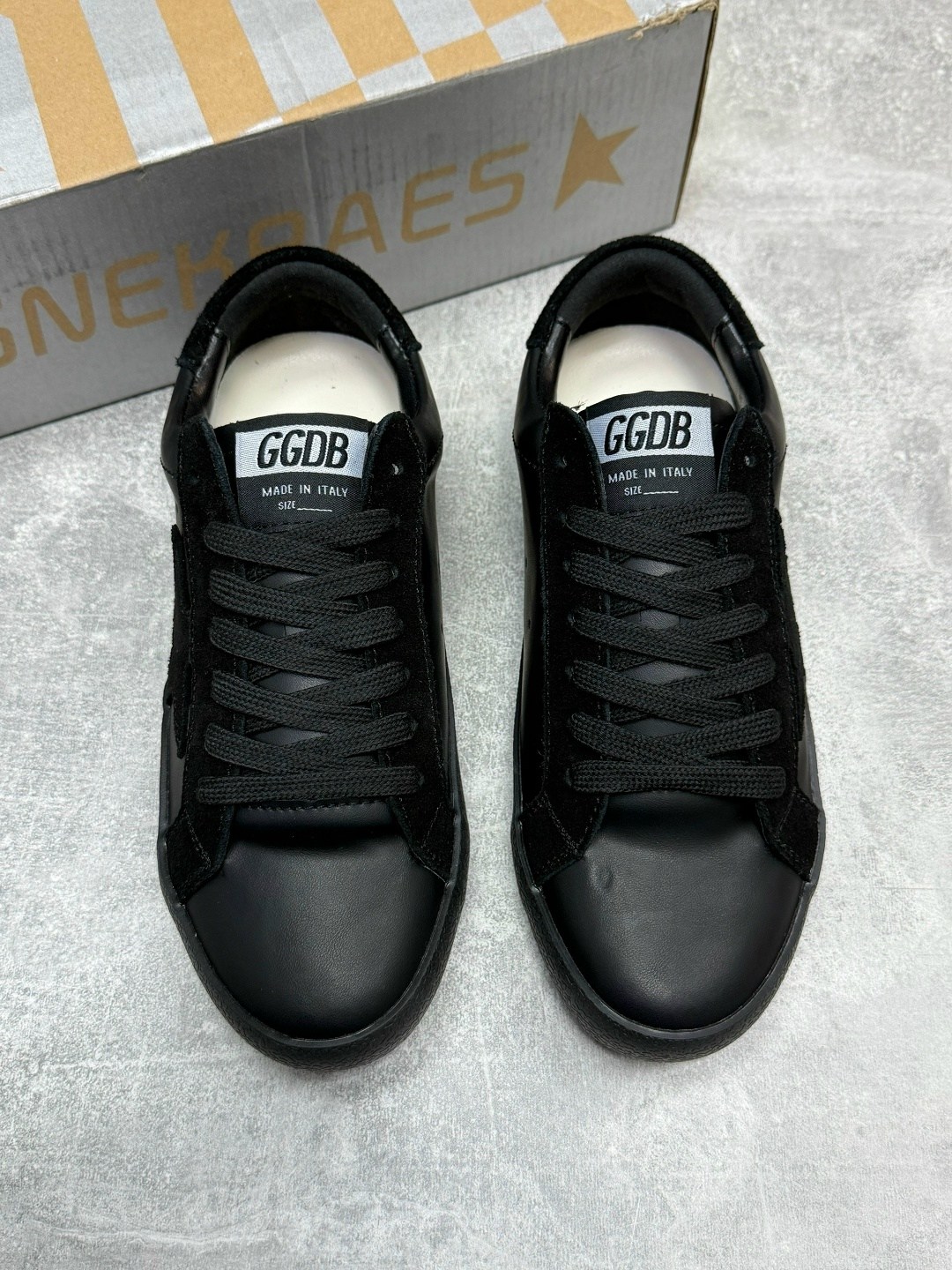 ,golden goose deluxe brand черные кожаные кеды superstar с белой звездой,кроссовки golden goose,golden goose кеды hi star на платформе черный,кроссовки golden goose superstar black white