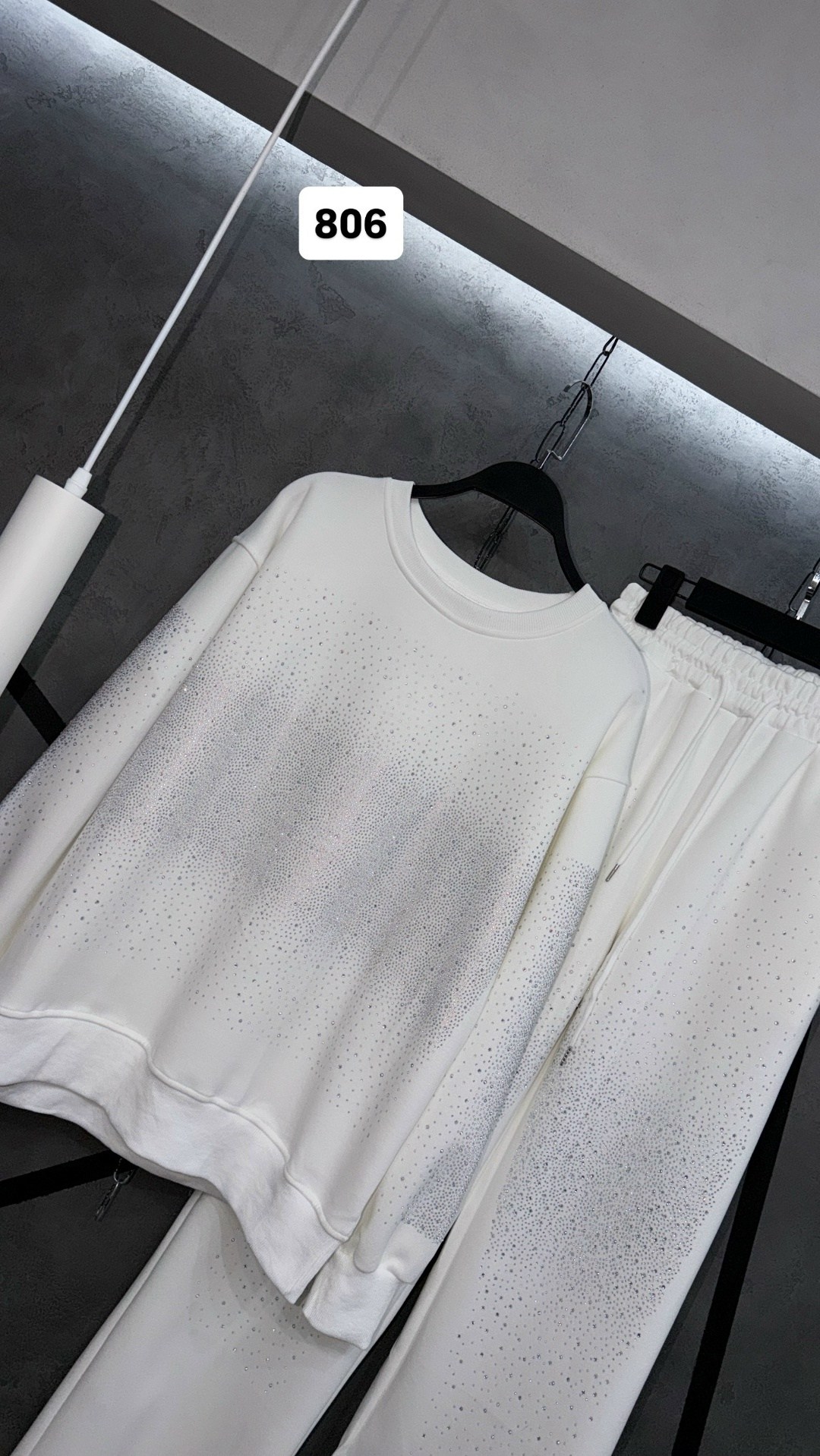 брюки свободные,трикотажный костюм,белые костюмы,женский костюм,штаны со стразами