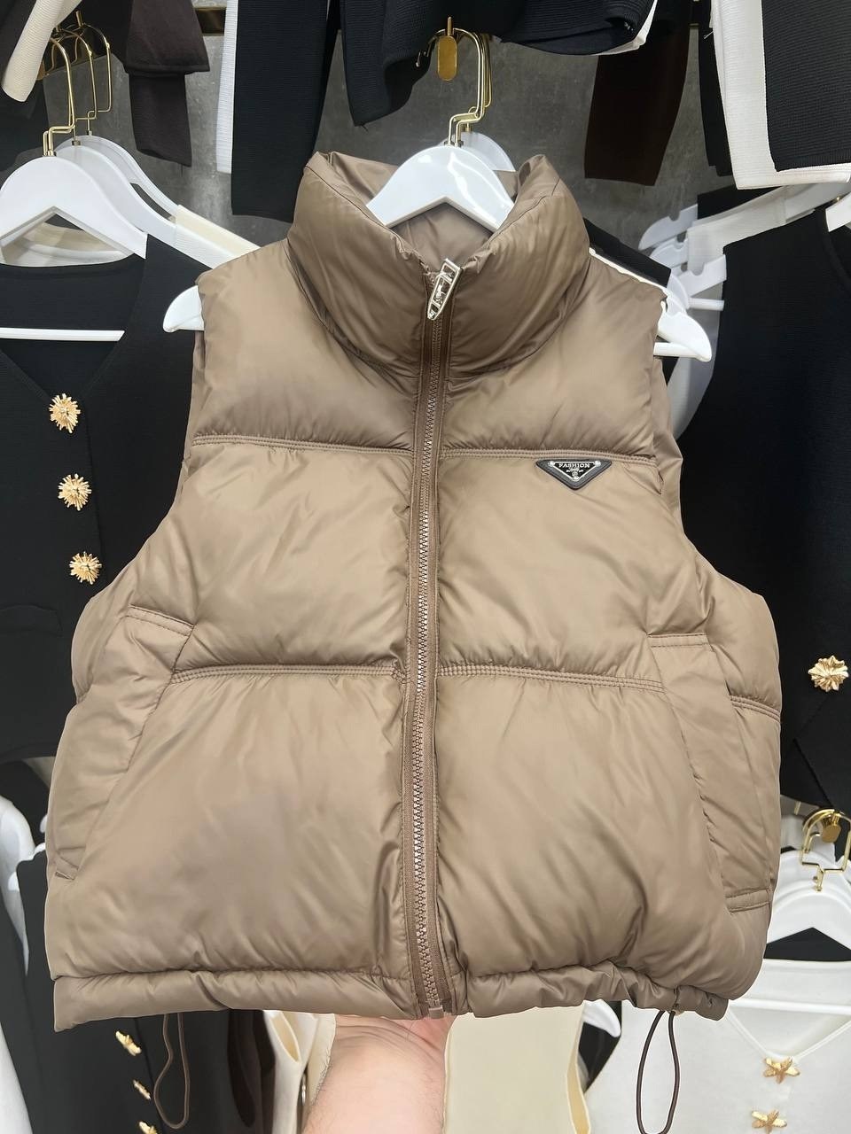 жилетка прада,жилетка мужская prada,жилет мужской prada,жилетка prada,жилет prada