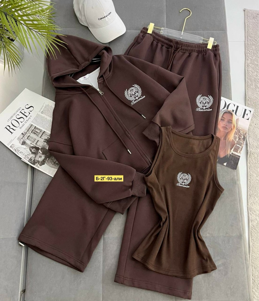 стильный спортивный костюм двойка miu miu,женский красный костюм miu miu,спортивные костюмы женские,cпортивный костюм женский на флисе,спортивные костюмы на флисе